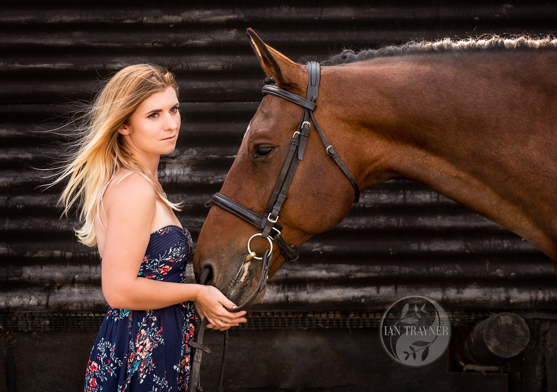 equine beauty photo shoot; model experience photo shoot with a horse
