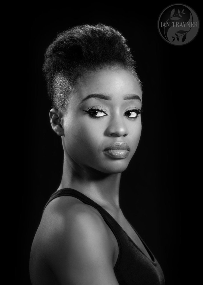 Beautiful black model Yollanda Musa. Black and white photography "photo noir".