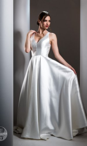 Erika Sviderskyte wearing bridal gown "Flora" by designer Shamali. Photo by Ian Trayner, Hollywood lighting.